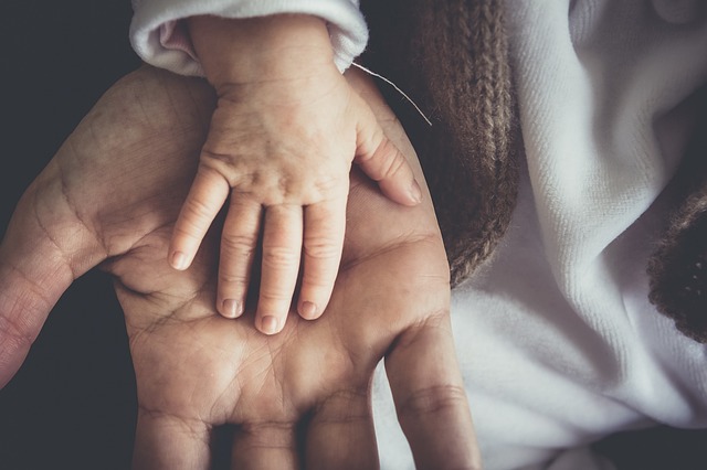 Handicap non décelé pendant la grossesse : seuls les parents peuvent demander réparation, pas les frères et sœurs
