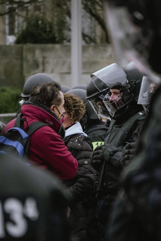CEDH : recours injustifié à la force et au tir de balles en caoutchouc pour disperser des manifestants